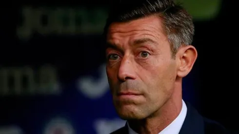Pedro Caixinha, molesto con el periodismo.