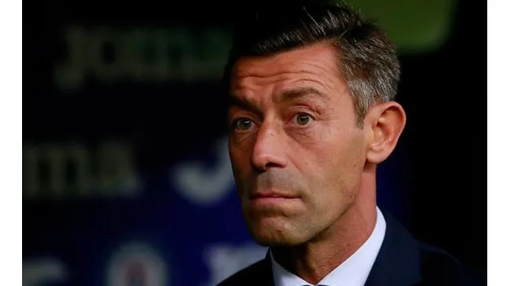 Pedro Caixinha, molesto con el periodismo.