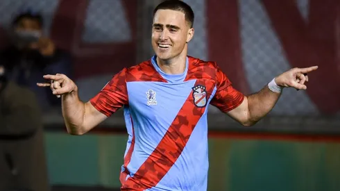 Ezequiel Rescaldani festejando su tanto.