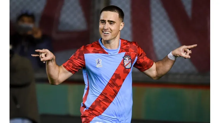 Ezequiel Rescaldani festejando su tanto.