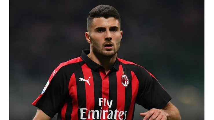 ¿Competencia para Jiménez? Patrick Cutrone cerca de los "Wolves"