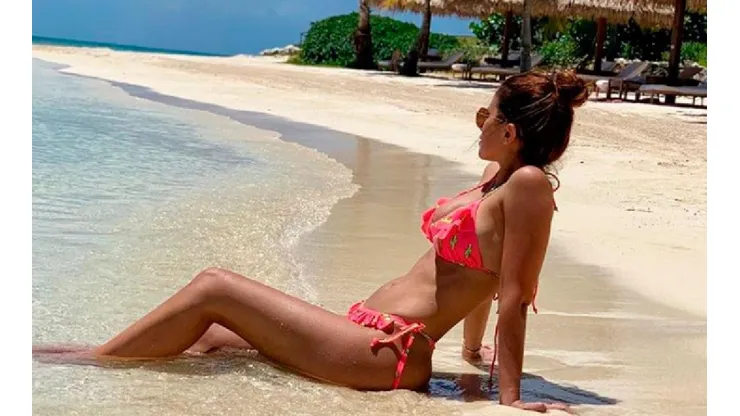 Antonela Roccuzzo subió una foto en bikini con 3 amigas y Evangelina Anderson dejó su comentario