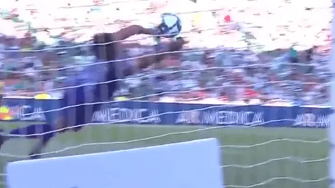 ¡Se lo comió Toño! Gol de tiro libre de Lozano de Santos a Chivas