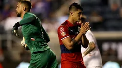 Alan Pulido falló un insólito penal y lo trollearon en Twitter