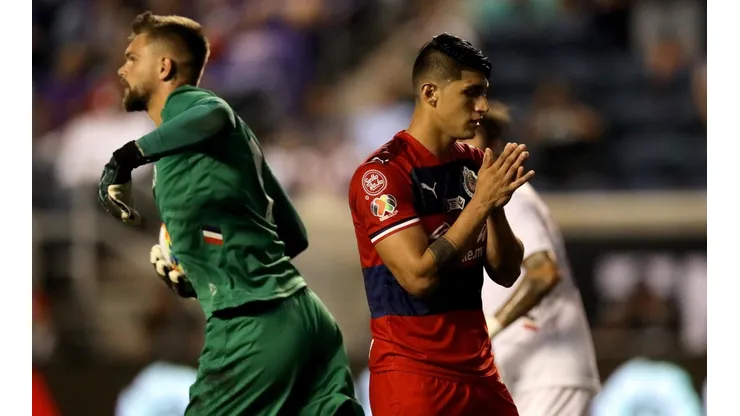Alan Pulido falló un insólito penal y lo trollearon en Twitter