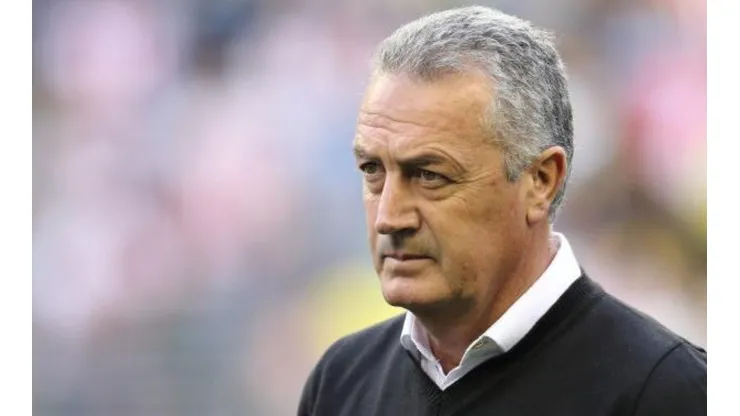Alfaro quiso mantener la calma tras la derrota de Boca, pero no pudo