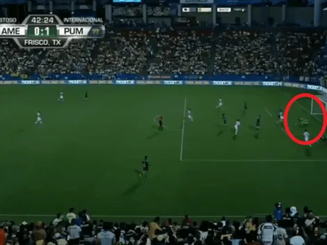 Error amateur: Jiménez se cayó y, solo, empujó la pelota a su propio arco para el primero de Pumas