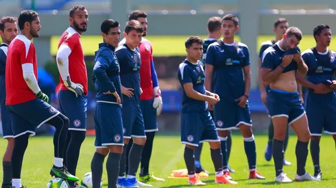 Para morir de risa: los jóvenes del Cruz Azul fueron bautizados y Cauteruccio subió la foto