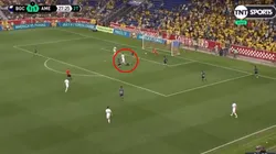 Foto de Mauro Zárate definiendo al gol.