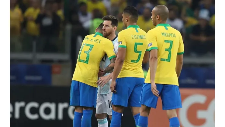 Dani Alves subió una foto con Messi y nos hizo emocionar a todos con su mensaje