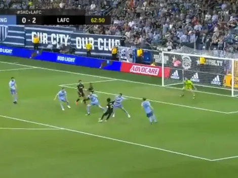 Señor MLS: Carlos Vela amagó y puso la pelota contra un palo para otro golazo