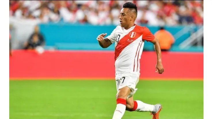 Cueva metió uno de los mejores pases de la Copa América ante Bolivia.