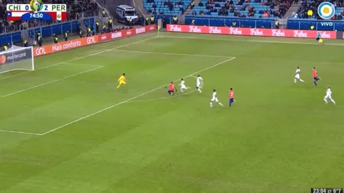 Un animal: la atajada mano a mano de Gallese ante Vargas para salvar a Perú