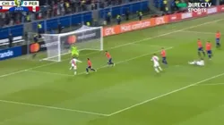 Foto del gol de Perú.