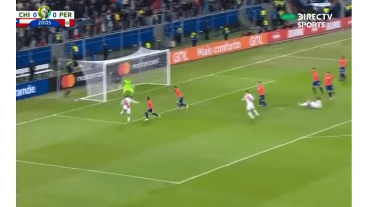 Foto del gol de Perú.