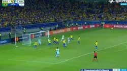 Messi cobró un tiro libre perfecto, Agüero rompió el travesaño y nadie la pudo empujar