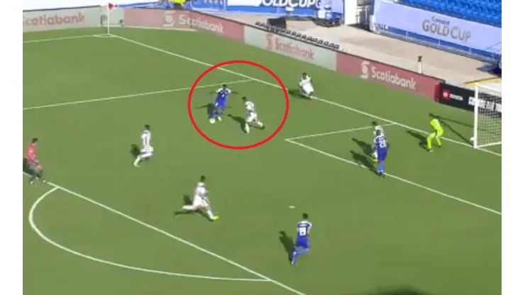 Derrick Etienne se dribló a media defensa y el arquero de Nicaragua le regaló el segundo gol a Haití