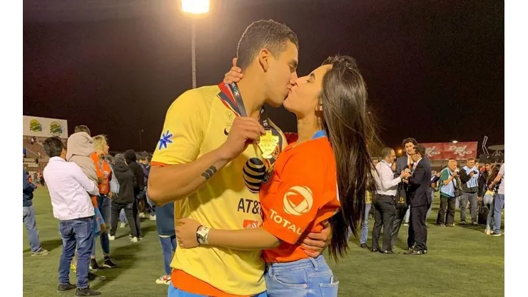 Amor puro: la novia de Jorge Sánchez subió una imagen besándolo apasionadamente