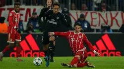 Foto de Neymar y James Rodríguez enfrentados.