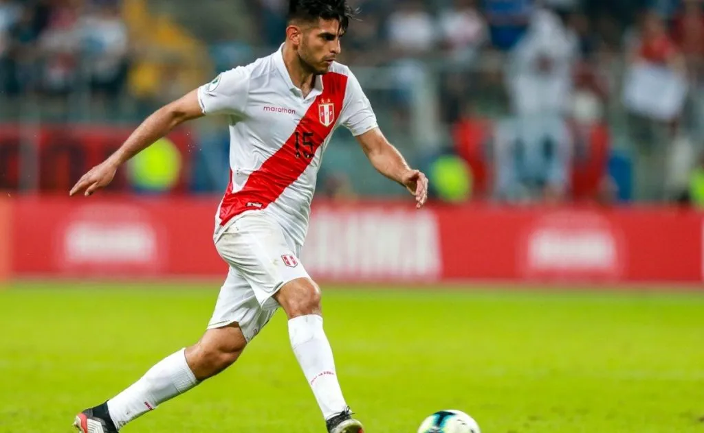 Preocupa: Carlos Zambrano sería la primera baja de Perú. Foto: Getty.