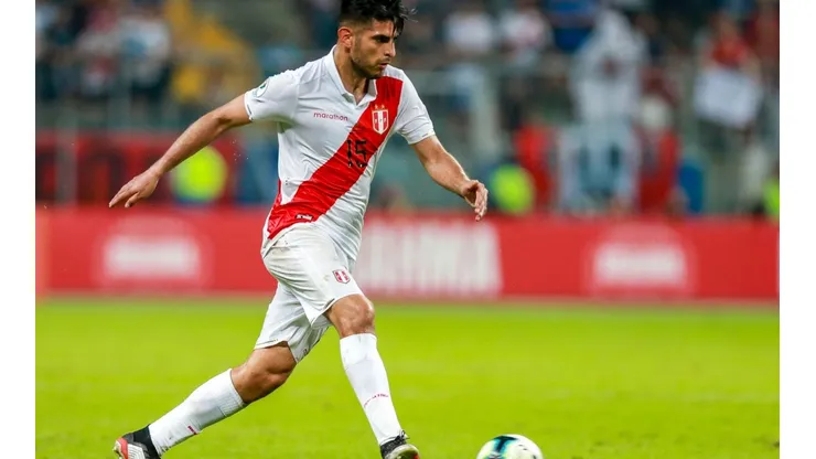 Preocupa: Carlos Zambrano sería la primera baja de Perú. Foto: Getty.