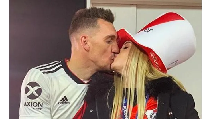 La mujer de Armani subió una foto con su camiseta tras el penal y también calló a todos