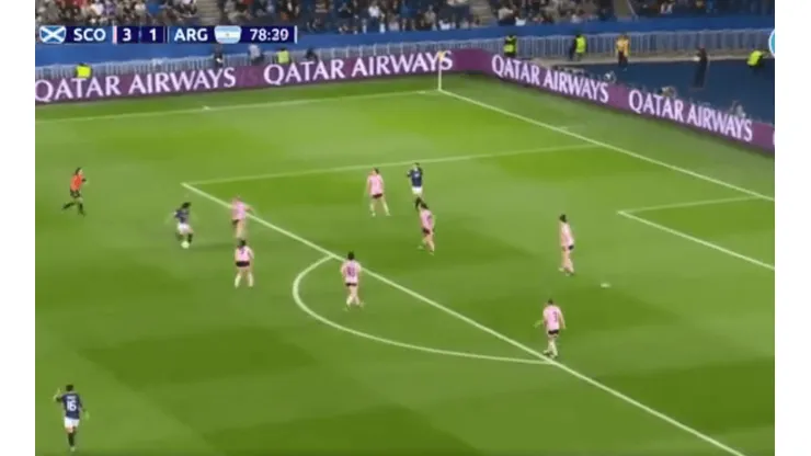 Para el infarto: Bonsegundo la pisó, le pegó desde lejos y clavó un golazo para el 2-3