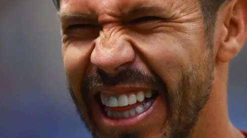 De sinvergüenza a mercenario: Faitelson se descargó contra Oribe Peralta