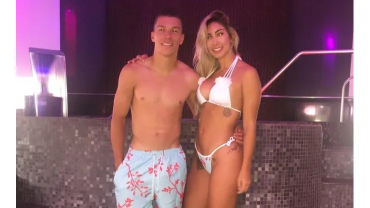 Foto de la mujer de Uribe con él.