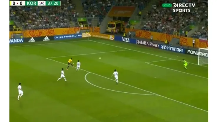 Era un gol de locos: Campana se la llevó de taco, le pegó y rompió el travesaño