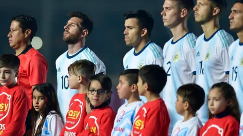 Foto de Lionel Messi en el momento del himno.