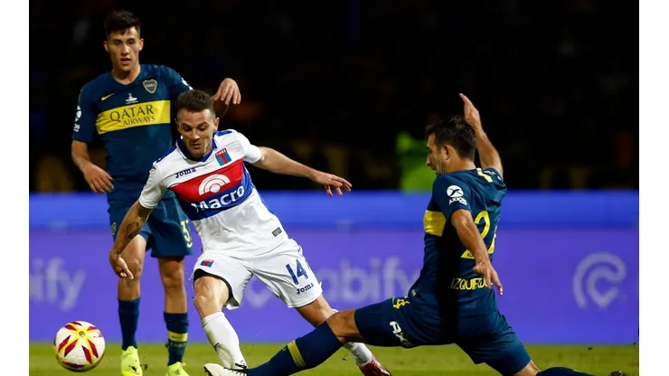 Montillo en el duelo ante Boca.