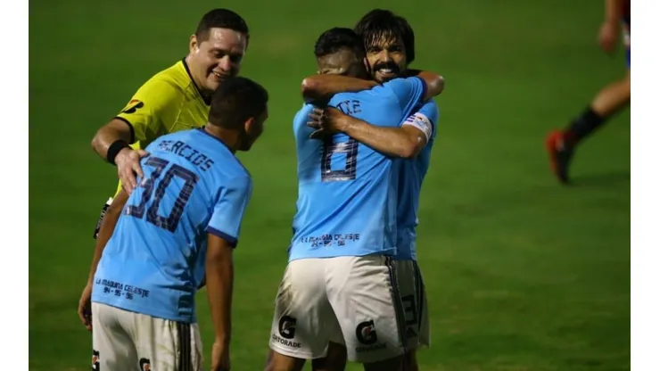 El festejo de los jugadores de Sporting Cristal.