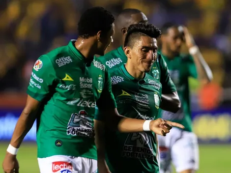 Ángel Mena salió lesionado del campo y todo Twitter se turnó para pegarle