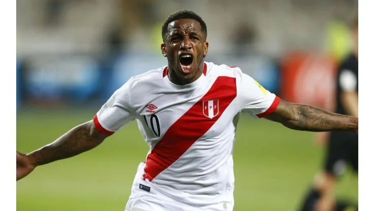 Jefferson Farfán llegó al país para sumarse a los entrenamientos de la Selección de Perú