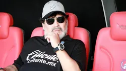 Maradona en el banco de Dorados.