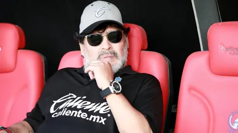 Maradona en el banco de Dorados.