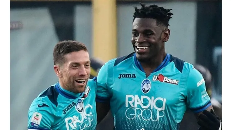 El impactante mural que los hinchas del Atalanta le dedicaron a Duván Zapata, Papu Gómez y Josip Iličić