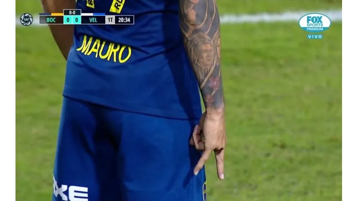 ¡Lo volvió a hacer! Defendía Boca y Mauro Zárate metió cuernitos para mufar a Vélez
