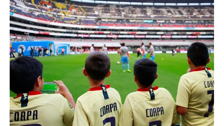 ¿Qué es el amor por un club?: Sensacional foto de un abuelo y su nieto americanista en el Azteca