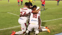 Deportes Tolima festeja su victoria en Bolivia frente a Jorge Wilstermann.