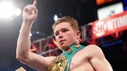 Canelo unificó tres coronas de peso mediano.