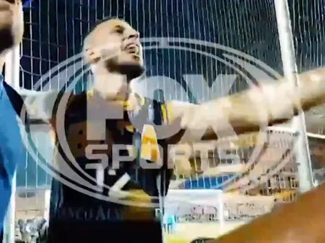 Benedetto se puso en modo hincha, se metió a la tribuna a cantar y tiró: "¡Aprendan, amargos!"