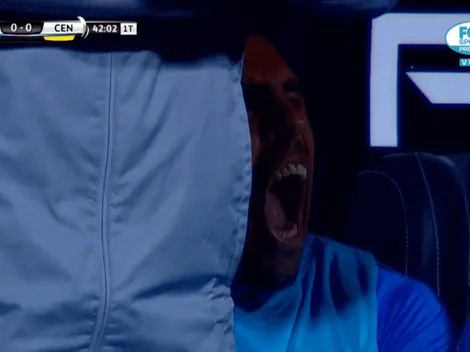 Se quiere ir a ver Showmatch: ¡Tevez metió tremendo bostezo en el banco!