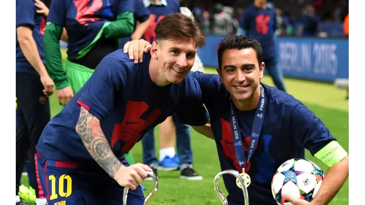 Foto de Lionel Messi junto a Xavi.