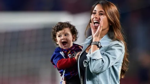 Antonela Roccuzzo mostró qué camiseta eligió Thiago para ir a ver a papá Messi