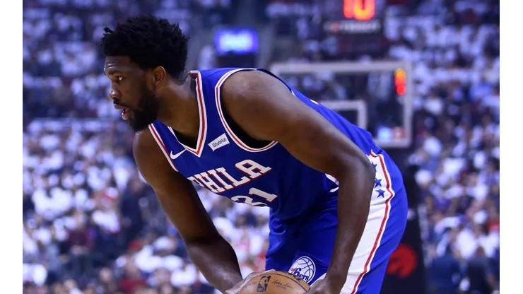 Joel Embiid enloqueció a la prensa con sus declaraciones sobre su malestar en playoffs