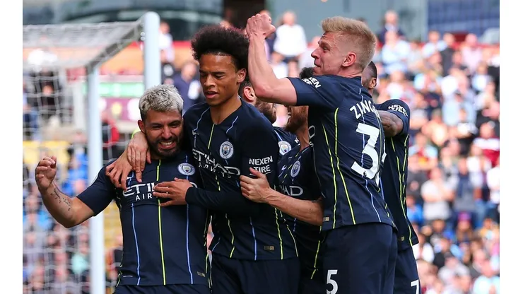 Todo el City festeja el gol de Agüero.