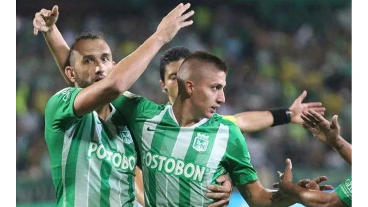 Atlético Nacional celebra un gol de Hernán Barcos.