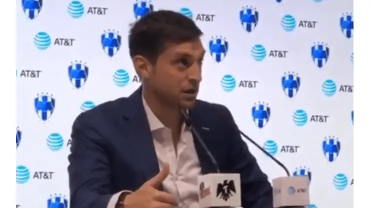 Diego Alonso aclaró su problema con Brian Fernández